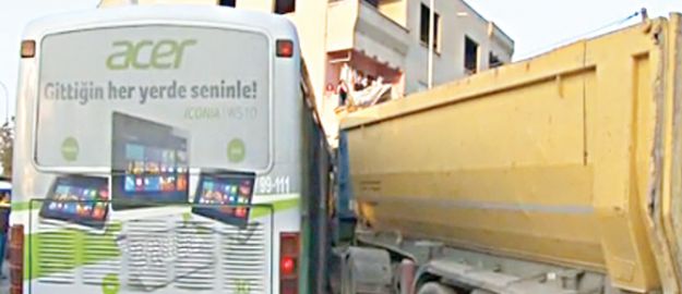 Hafriyet kamyonu dehşet saçtı: 1 ölü