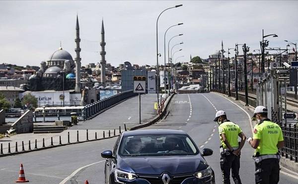 Hafta içi sokağa çıkma yasağı var mı?