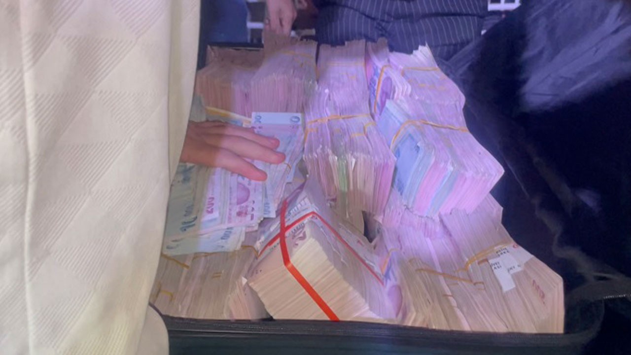 Hafta sonu darphane kapalı ama ne fark eder! Aşiret düğünü para bastı