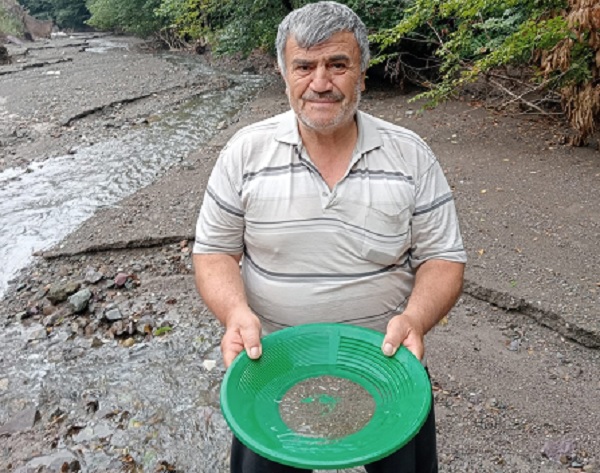 Haftada en az 10 gram altın buluyor