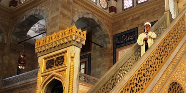 Haftanın hutbesi: Sayılı nefeslerimizi tüketirken...