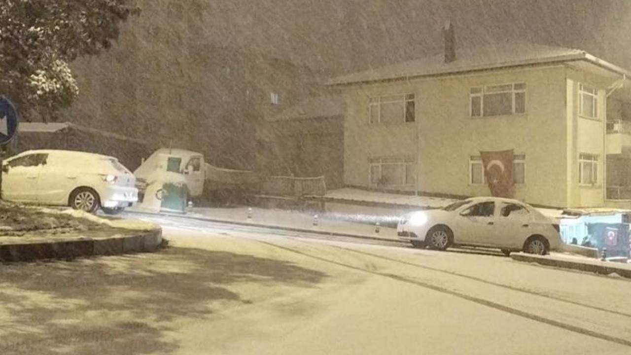 Haftanın son günü İstanbul’da kar etkili oldu