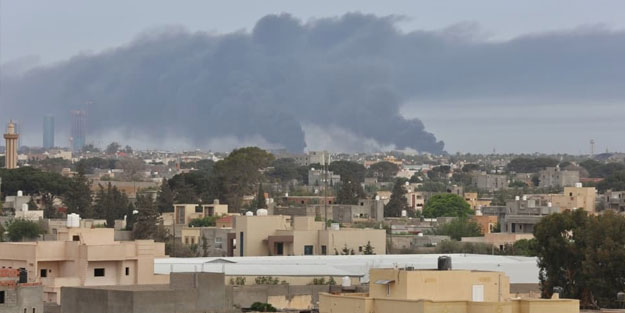 Hafter milisleri havalimanını roket yağmuruna tuttu!