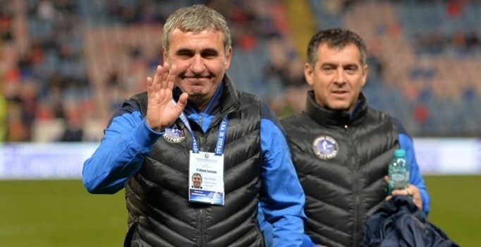 Hagi kendini görevden aldı