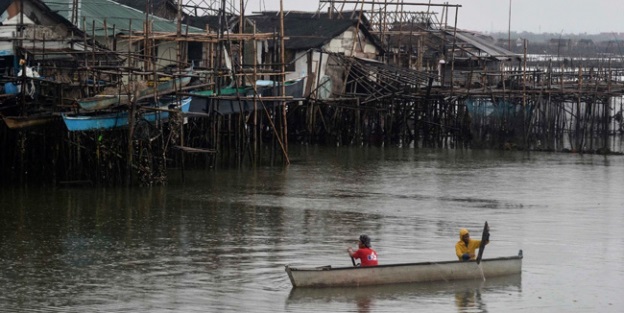 Hagupit tayfunu 21 can aldı