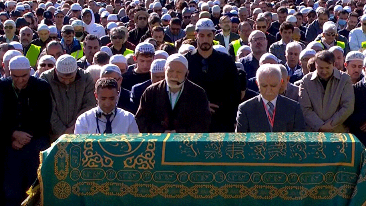 Hainin ayininde o isim de vardı! Eski TSK imamı da törene katıldı