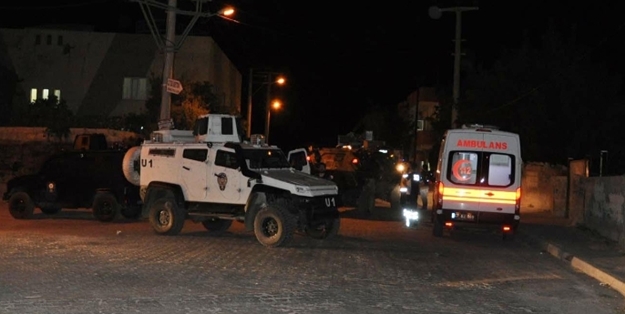 Hainler hamile kadını taşıyan araca saldırdı!