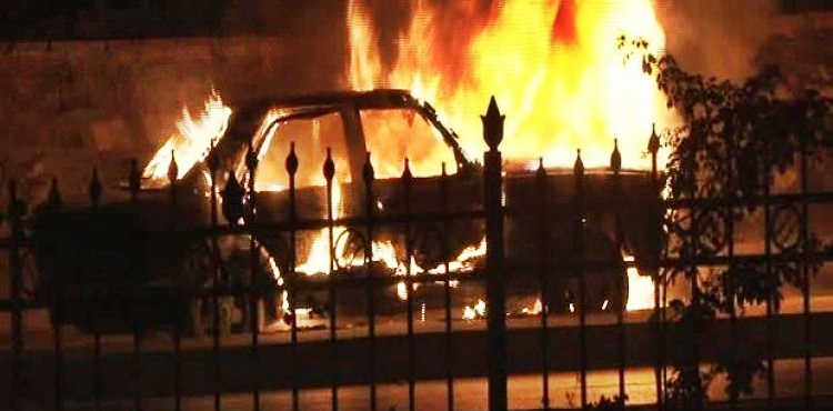 Hainler İstanbul'da araç kundakladı!