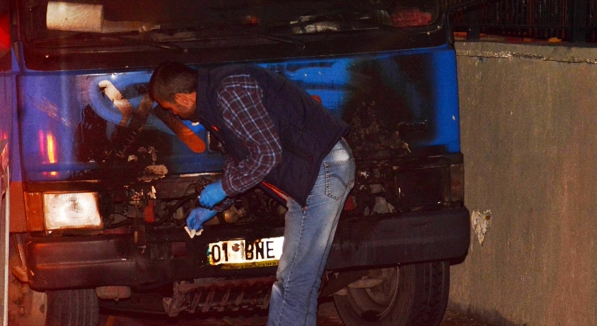 Hainler kargo kamyonunu kundakladı!