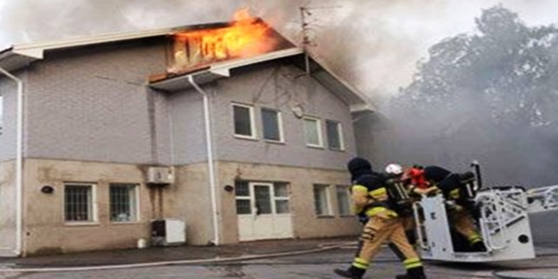 Hainler, Müslümanlara ait okulu kundakladı!