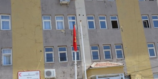 Hainler Türk bayrağını indirip paçavra astı!