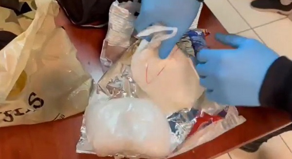 Hainlikte sınır tanımıyorlar | Cips paketinden bakın neler çıktı neler