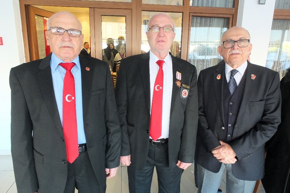 Hak ettikleri madalyalarını 46 yıl sonra alabildiler 