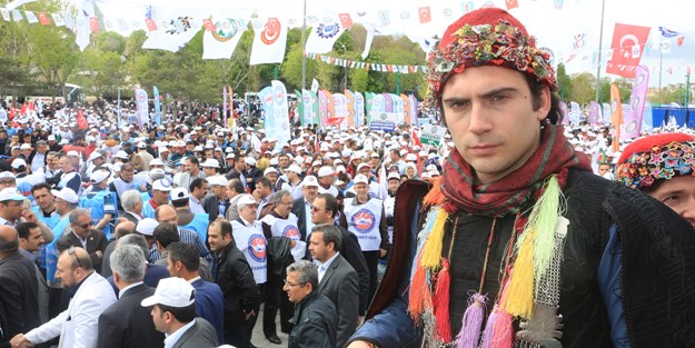 Hak-İş '1 Mayıs böyle kutlanır' dedirtti