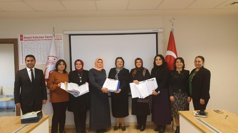 HAK-İŞ/HİZMET-İŞ kadın komitesinden iş yerlerinde “Çocuk bakımevi” için 50 bin imza 
