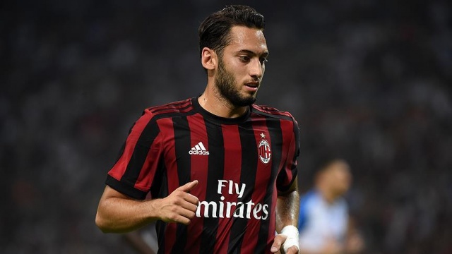 Hakan Çalhanoğlu attı Milan kazandı