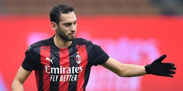 Hakan Çalhanoğlu İngiliz deviyle anlaştı