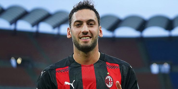 Hakan Çalhanoğlu İtalya'da zirveye oturdu