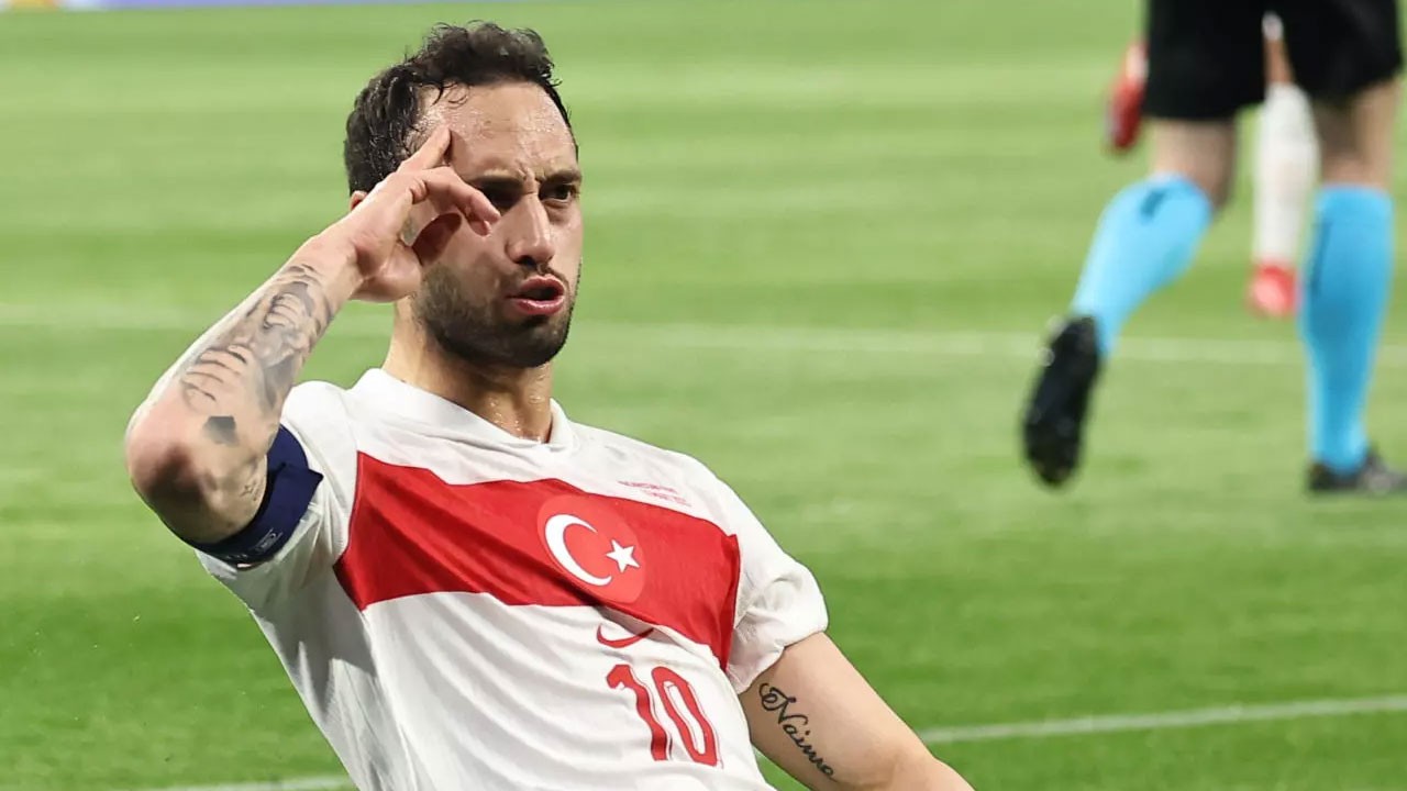 Hakan Çalhanoğlu’ndan bomba sözler! “ O formayı giymek benim için şereftir