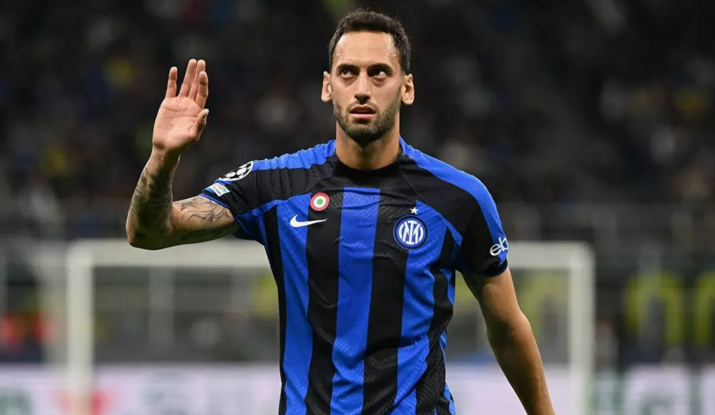 Hakan Çalhanoğlu'ndan Fenerbahçe açıklaması! "Oynamak isterim"