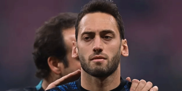 Hakan Çalhanoğlu'nu takdir ettiler