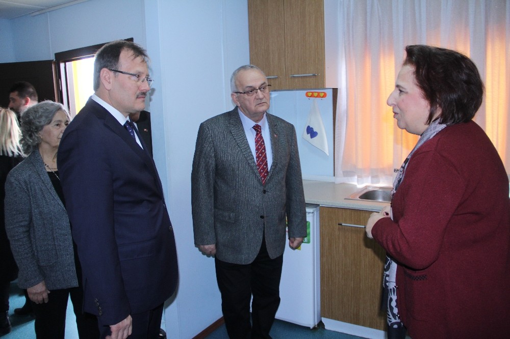 Hakan Çavuşoğlu: “Ölü taklidi yapmayın” 