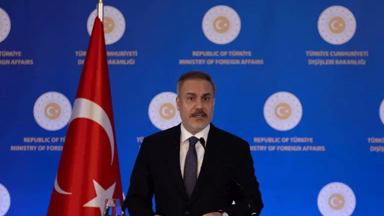 Hakan Fidan sosyal medyayı kasıp kavurdu! Fransa’ya küçük ülke mesajı