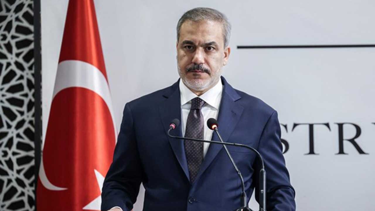 Hakan Fidan'ı protesto etmişti! Hükümet o ismin bakanlığını düşürdü