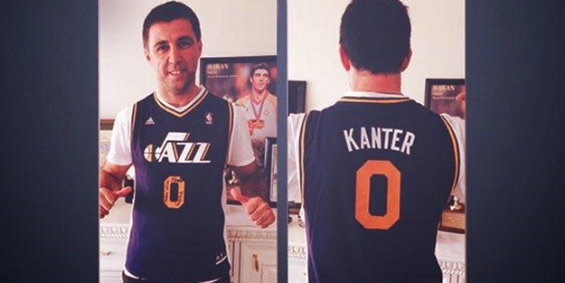 Hakan Şükür Meclis'teki icraat sayısını formada görünce...