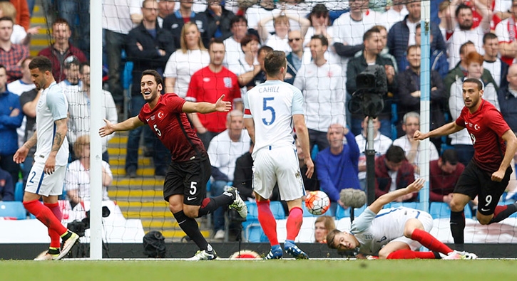 Hakan'dan tarihe geçen gol