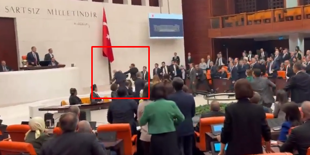 Hakaret üstüne hakaretlere dayanamadı Alpay Özalan terör sevicisi Ahmet Şık’a haysiyet dersi veriyor