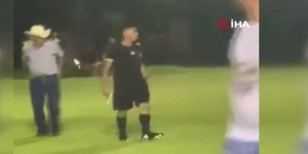 Hakem maçta silah çekti! Görüntüler sosyal medyada hızla yayıldı