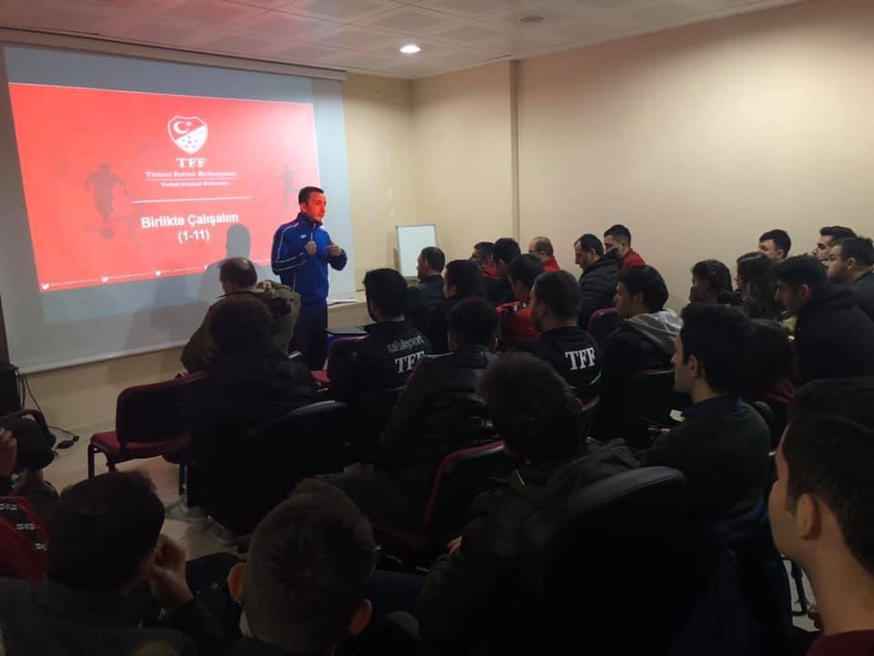 Hakem ve gözlemcilere seminer 