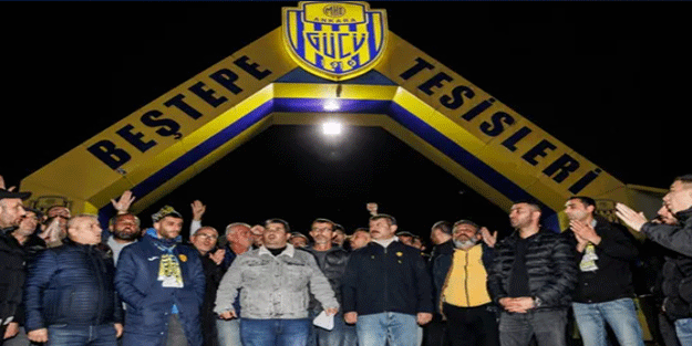 Hakem yumruklayarak utanç gecesi yaşatan Faruk Koca'ya destek eylemi!