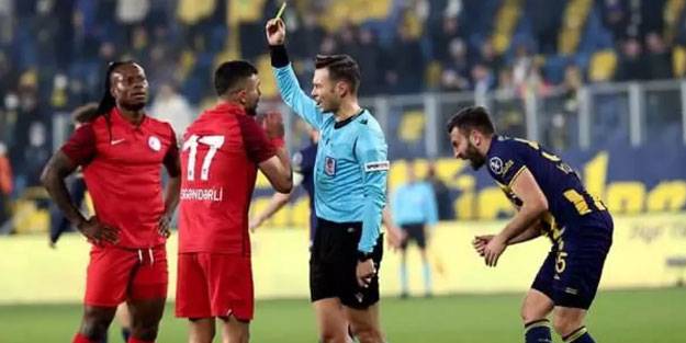 Hakem'den sağlık görevlisine sarı kart