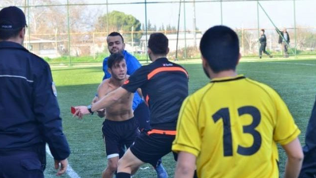 Hakeme attığı yumruk hem kendini hem de takımını yaktı