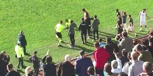 Hakeme kafa attı, maç tatil oldu!