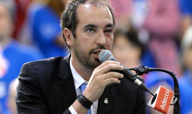 Hakemin gözünü patlattı