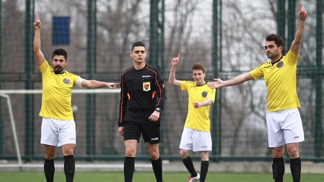 Hakemlere görülmemiş protesto