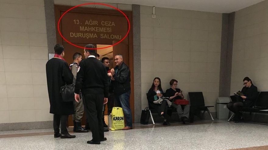 Hakimi olduğu mahkemeye kelepçeyle döndü