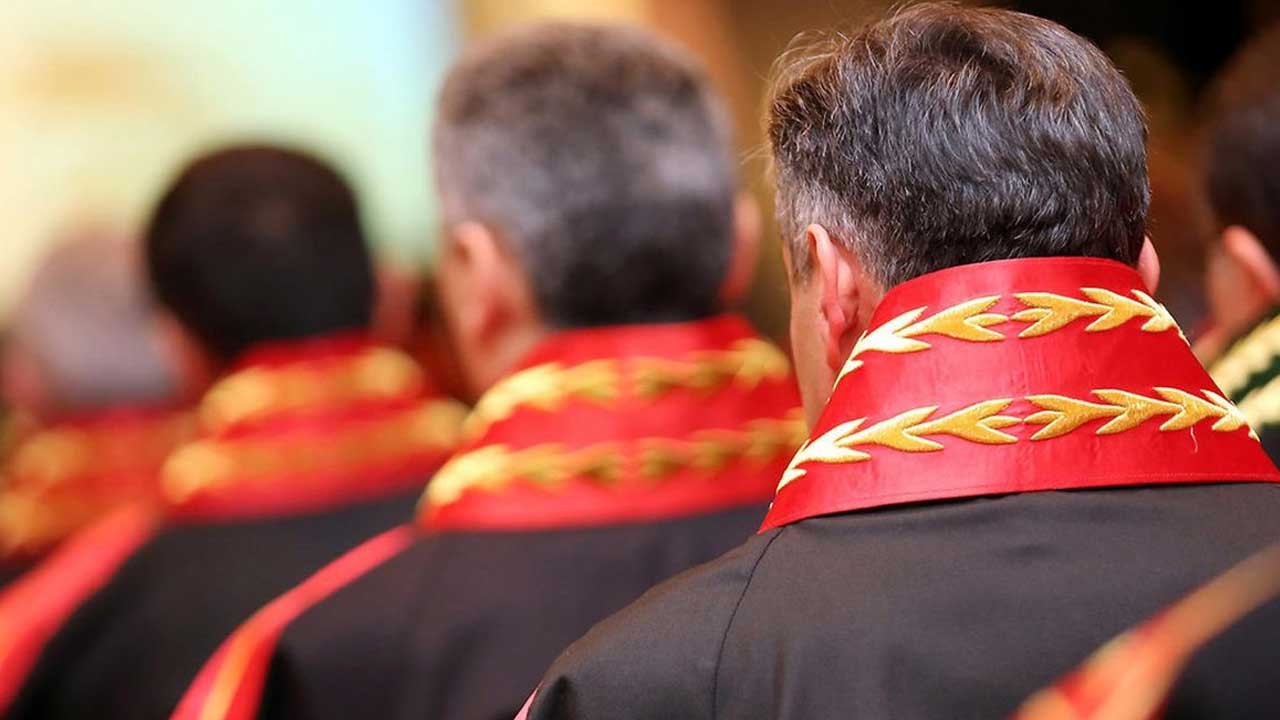 4 bin 967 hakim ve savcının görev yeri değiştirildi