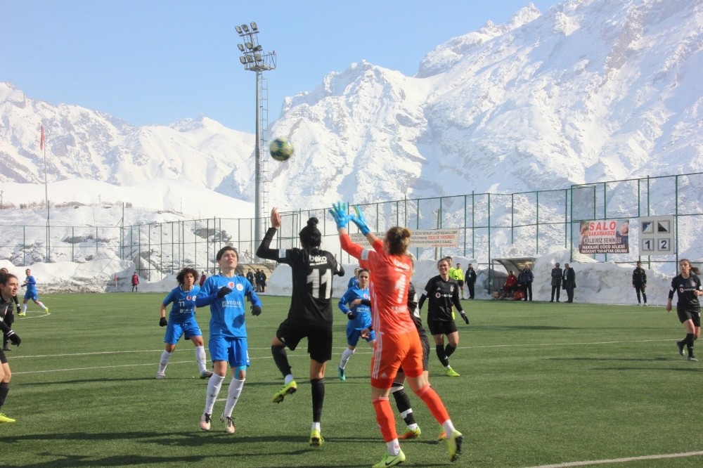 Hakkari ekibi Beşiktaş’a 4-1 yenildi 