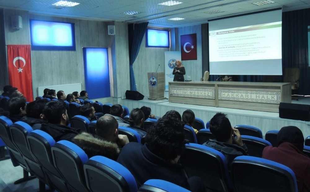 Hakkari emniyet personeline korona virüs semineri 