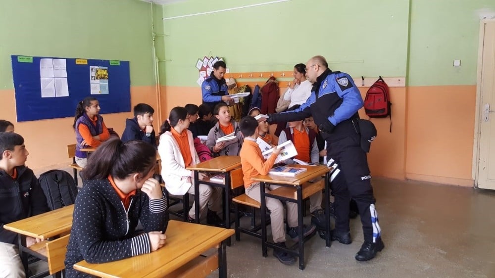 Hakkari emniyeti gençlere polislik mesleğini tanıttı 