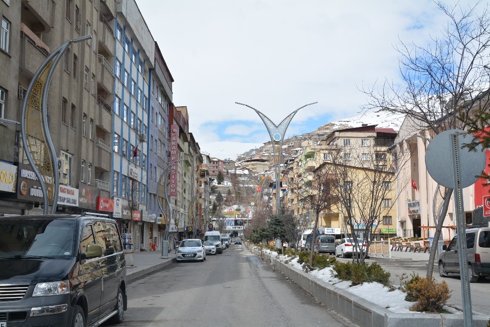 Hakkari halkı çağrılara uydu, caddeler boş kaldı 