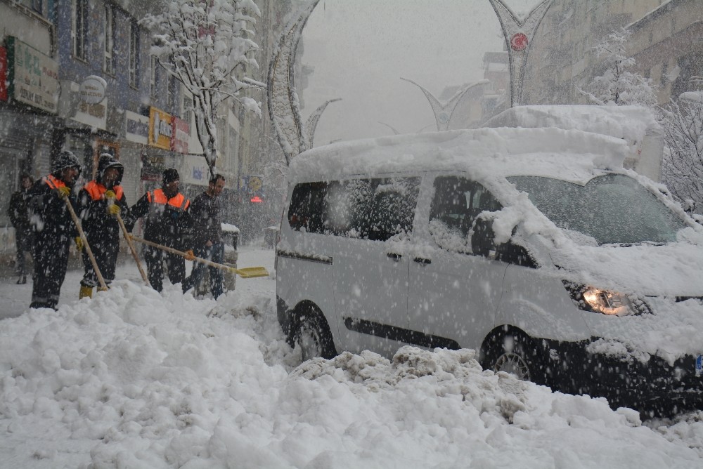 Hakkari kara gömüldü 
