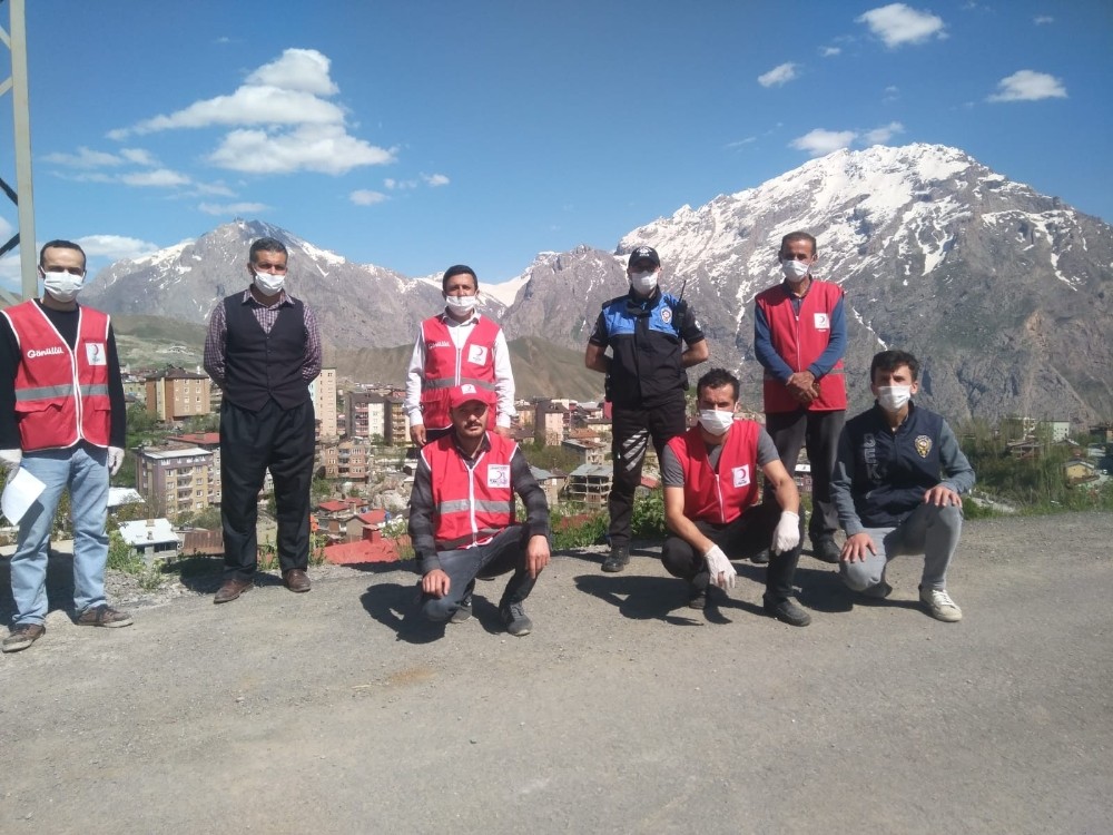 Hakkari Kızılay yardımlarını sürdürüyor 