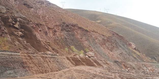 Hakkari- Van karayolunda heyelan, Erciş'te 13 köyde taşkın