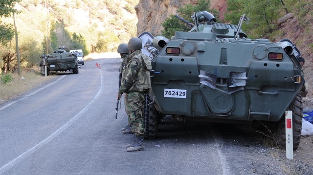 Hakkari ve Van'da alçak pusu: 12 asker yaralı