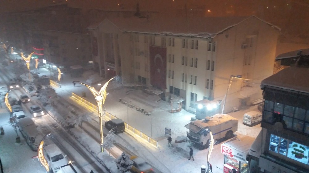 Hakkari’de 108 yerleşim yerinin yolu kapandı 